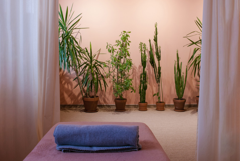 Внимательно к себе и окружающим: Как работает студия массажа и йоги Chill & Heal