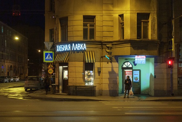 Как в прорезных арках угловых домов Петербурга появились микрокофейни