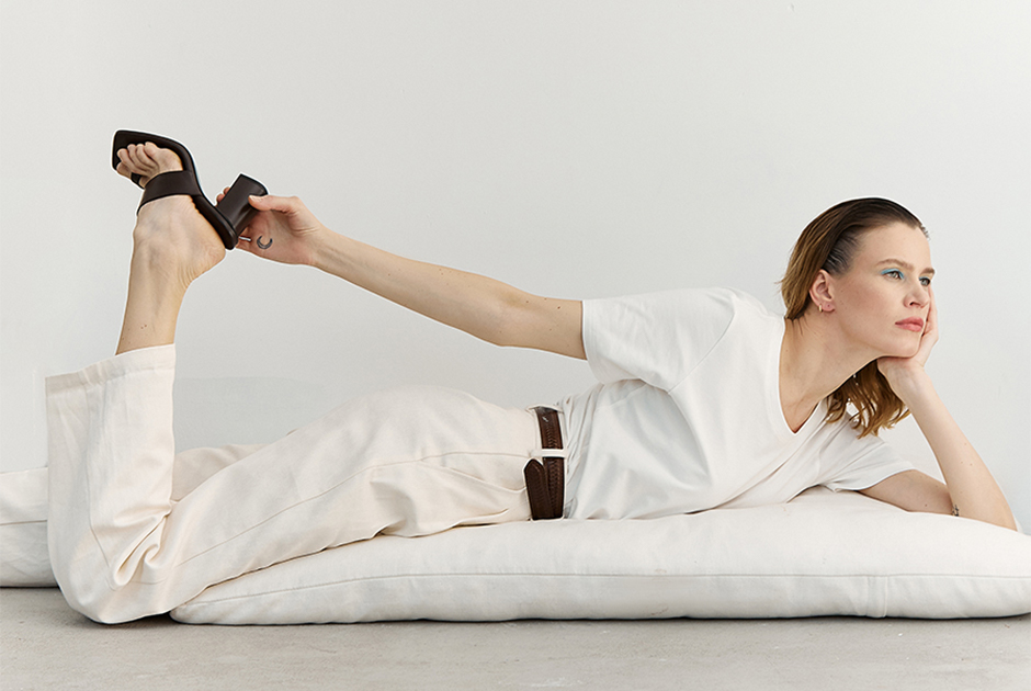 Брюки-палаццо и топ с вырезом карэ: Капсульная коллекция трикотажного бренда Around