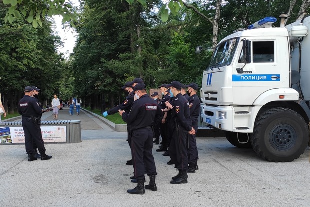 Сколько полицейских можно встретить в пятницу на «Китай-городе»