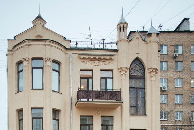 «Я живу в готическом особняке на Бауманской»