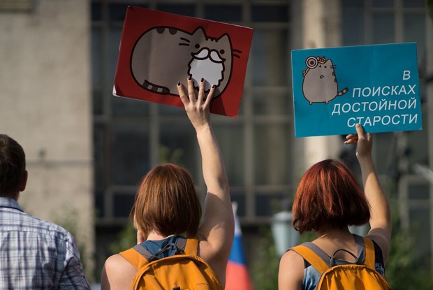 «Пути нет»: Требования и переживания москвичей в плакатах акции против пенсионной реформы