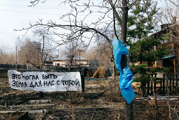 Выставка «Бараки» в полуразрушенном доме на Декабристов — Степана Разина