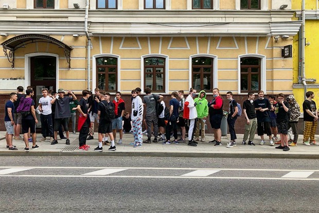 Что не так с очередью у Brandshop и почему виноват магазин