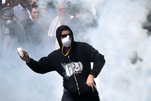 Как у них: Чего требуют на митингах жители Афин, Минска, Тель-Авива и Гонконга