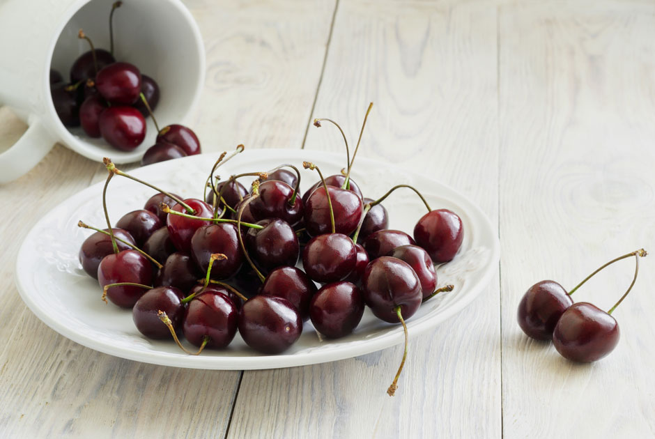 Черешня, персики и вишня: Что покупать на рынке в июне