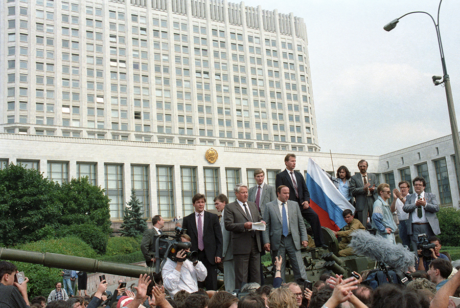 Политическая карта города: Как места августовского путча изменились за 30 лет