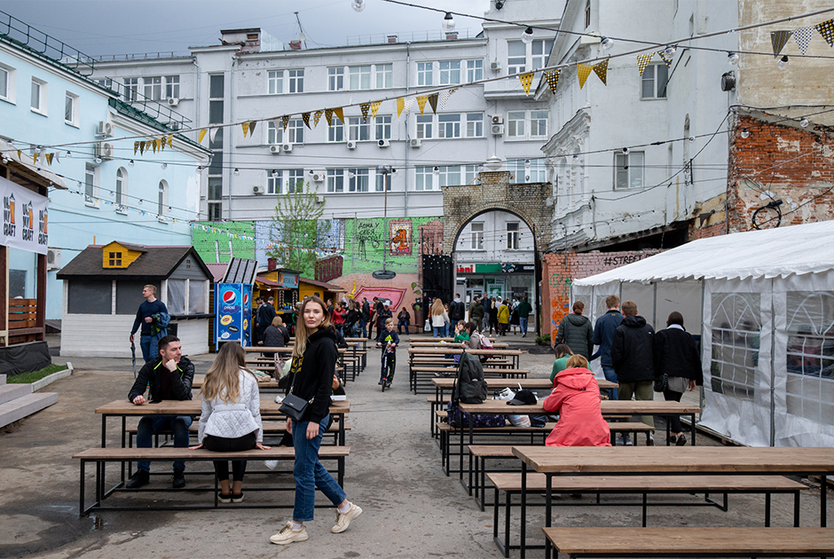 Фудкорт Street Food Market на Большой Покровской