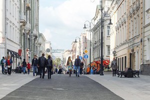 Как прогуляться по пешеходным улицам Москвы за десять минут