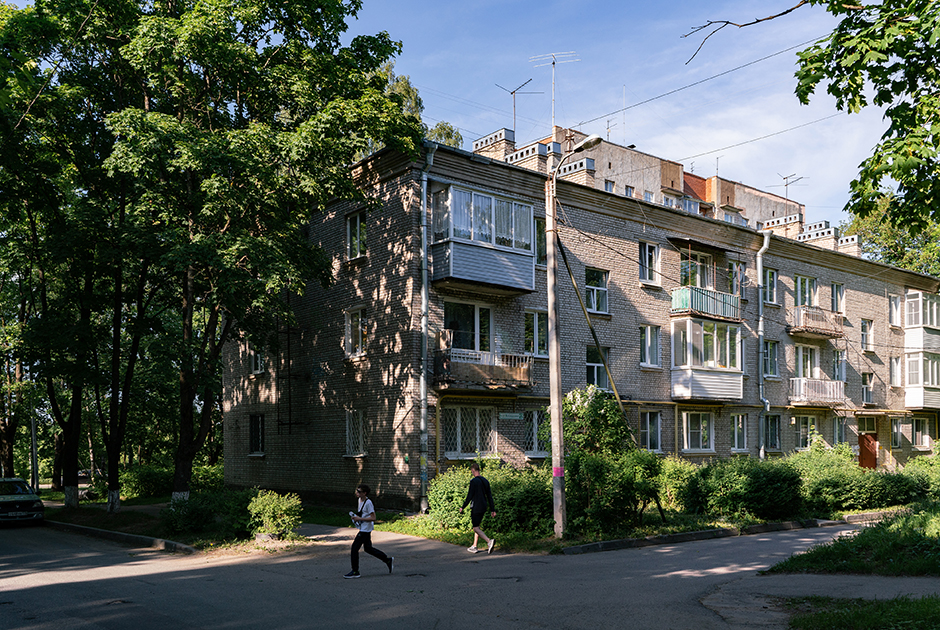 Гуляем по Кузьмоловскому — поселку под Петербургом, в котором ввели режим повышенной готовности 