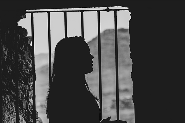 «Я встретила настоящего мужчину»: Зачем заочницы заводят отношения с заключенными