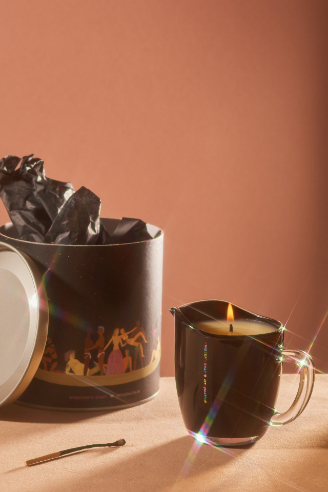 Массажная свеча с секс-позитивными иллюстрациями от Windsor’s Soap и «Открытых»