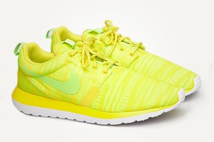 Туфли Acne, футболка Raf Simons, кроссовки Nike