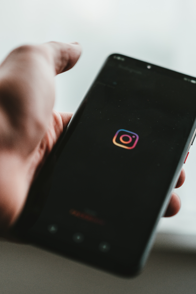 Охваты Instagram в России упали на треть