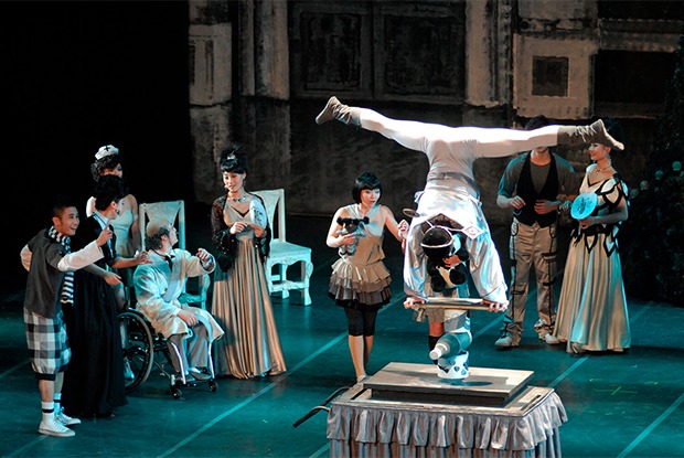 Акробатический «Щелкучик», «Шоу под дождем», интерактивный театр