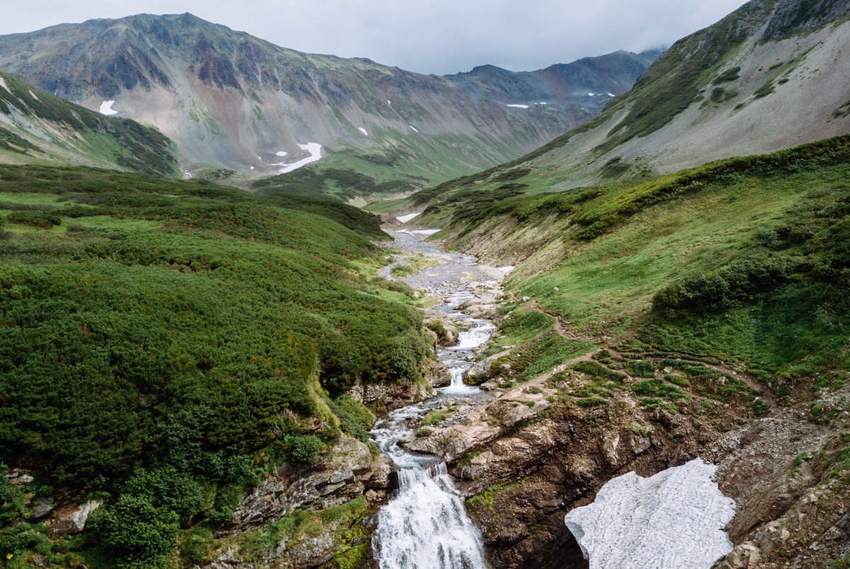 Вертолет над вулканами, пляжи «Баунти» и поиск аметистов: Тревел-блогеры подбирают горожанам путешествия мечты