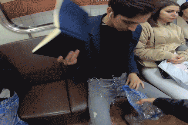 Кто такая Анна Довгалюк: История акции «Раздвинул ноги? Получи!»