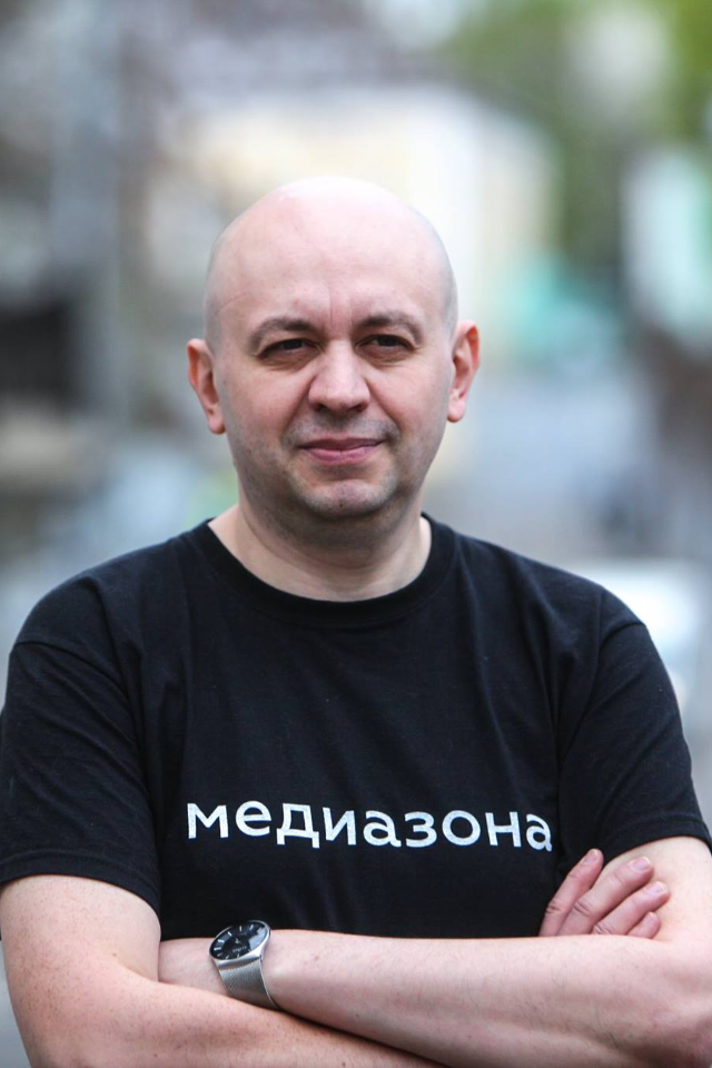 Главреду «Медиазоны» Сергею Смирнову отменили штраф за пикет в поддержку Ильи Азара