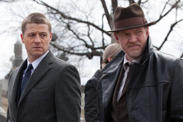 The Village смотрит сериал «Готэм» вместе с магазином «Чук и Гик»