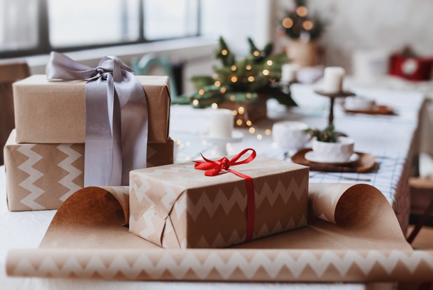 Передаривать ненужные подарки