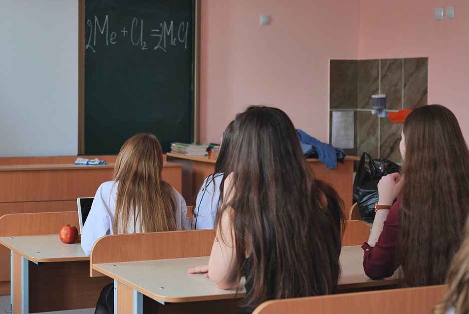 «Разговоры о важном»: Как в российских школах научат умирать за Родину