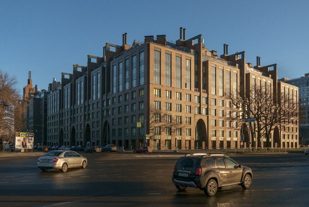 История самой красивой новостройки Петербурга