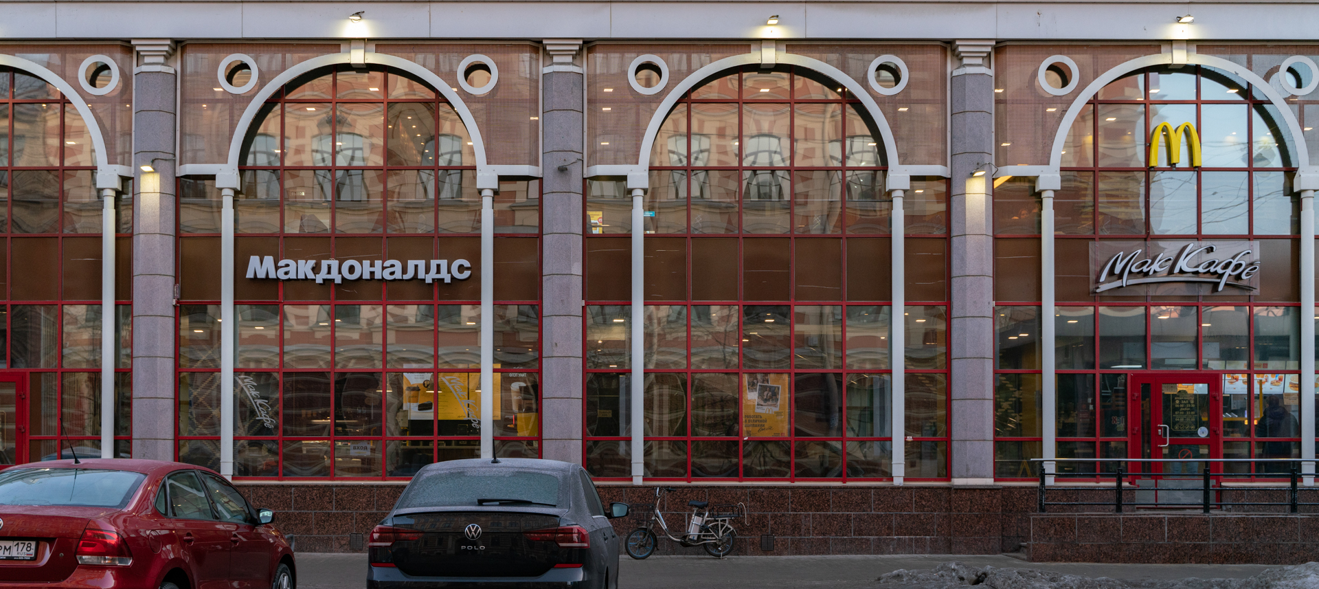 «Домик Барби»: История McDonald’s у «Василеостровской»