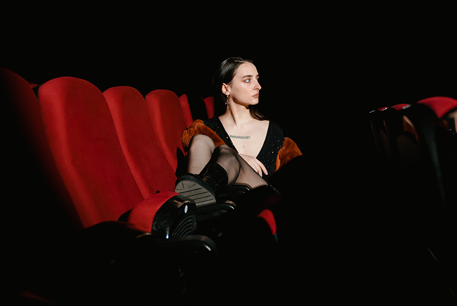 Бесит: Как не платить наценку за билеты в кино и на концерты