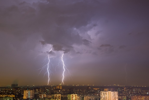 Первая весенняя гроза в Москве