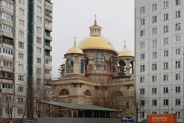 Византийский храм среди панелек. Как так вышло?