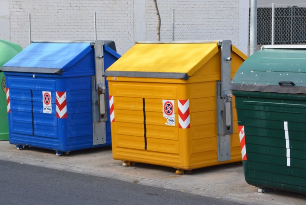 Выбрасывать пластик правильно