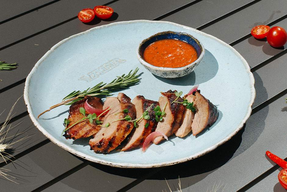 Креветки катаифи и груша в вине: Как шеф с мишленовским опытом переделал меню бара в Clever Park