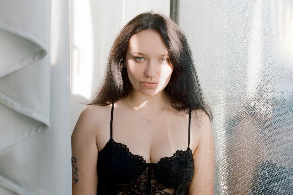 «Он разрушает мне жизнь»: Участница Pussy Riot Ольга Борисова — о сталкере, из-за которого ее не пустили в Грузию