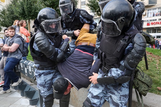Как в Москве задерживали людей на акции протеста 3 августа