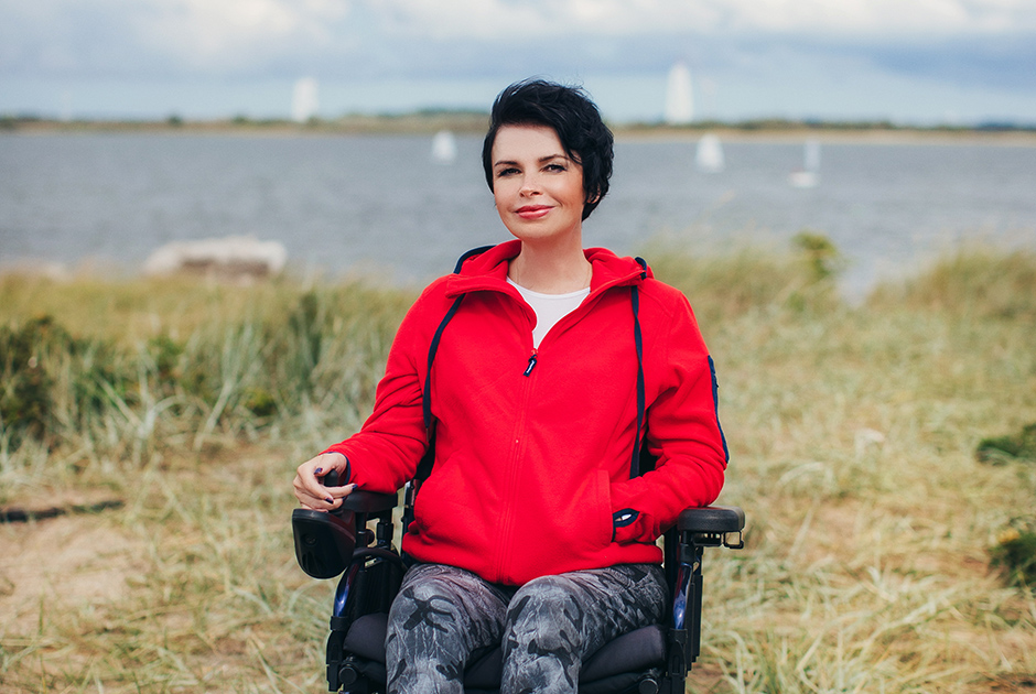 «Я объездила весь мир в инвалидной коляске и теперь помогаю другим»