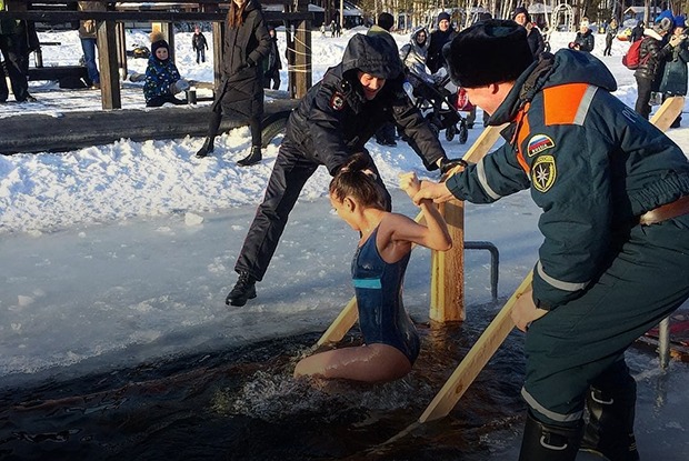 Крещенские купания в Иркутске в фото и видео пользователей Instagram