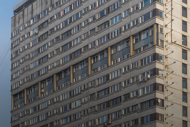 Я живу в доме-пластине на площади Победы (Петербург)