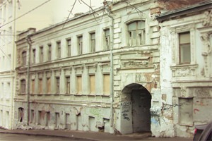 В зоне риска: Дом с кариатидами в Печатниковом переулке