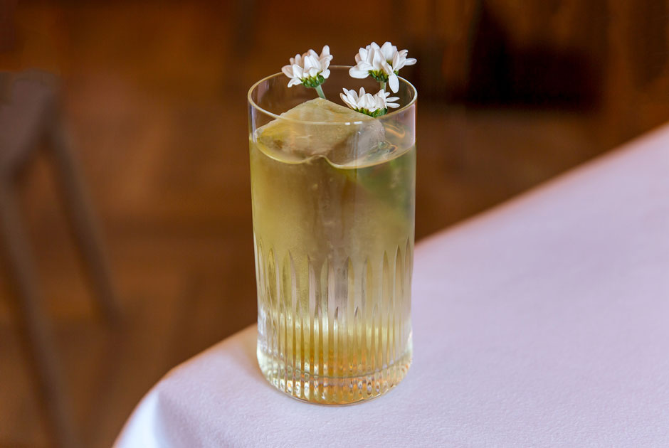 Бургеры с фуа-гра, кавказская кухня и локальное все: Что мы будем есть этим летом? Рассказывают рестораторы