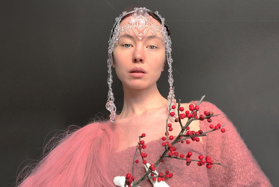 «Я сделала шлем для Grimes»: Художница Настя Пилепчук — о своем проекте с футуристичными масками и украшениями для лица
