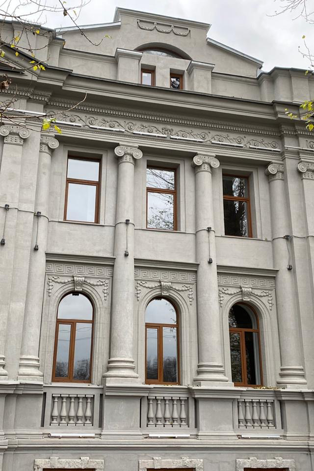 Как выглядит библиотека Колобовых после реставрации